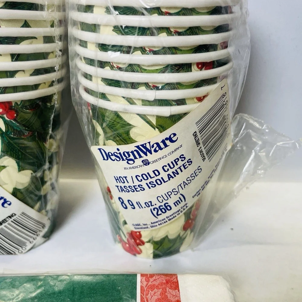 4 PKG of 8 count 9fl. oz Designware Christmas‎ Hot/Cold Cups New PLUS 40 Napkins